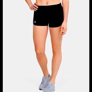 Under Armour semi-fitted heat gear shorts - Small